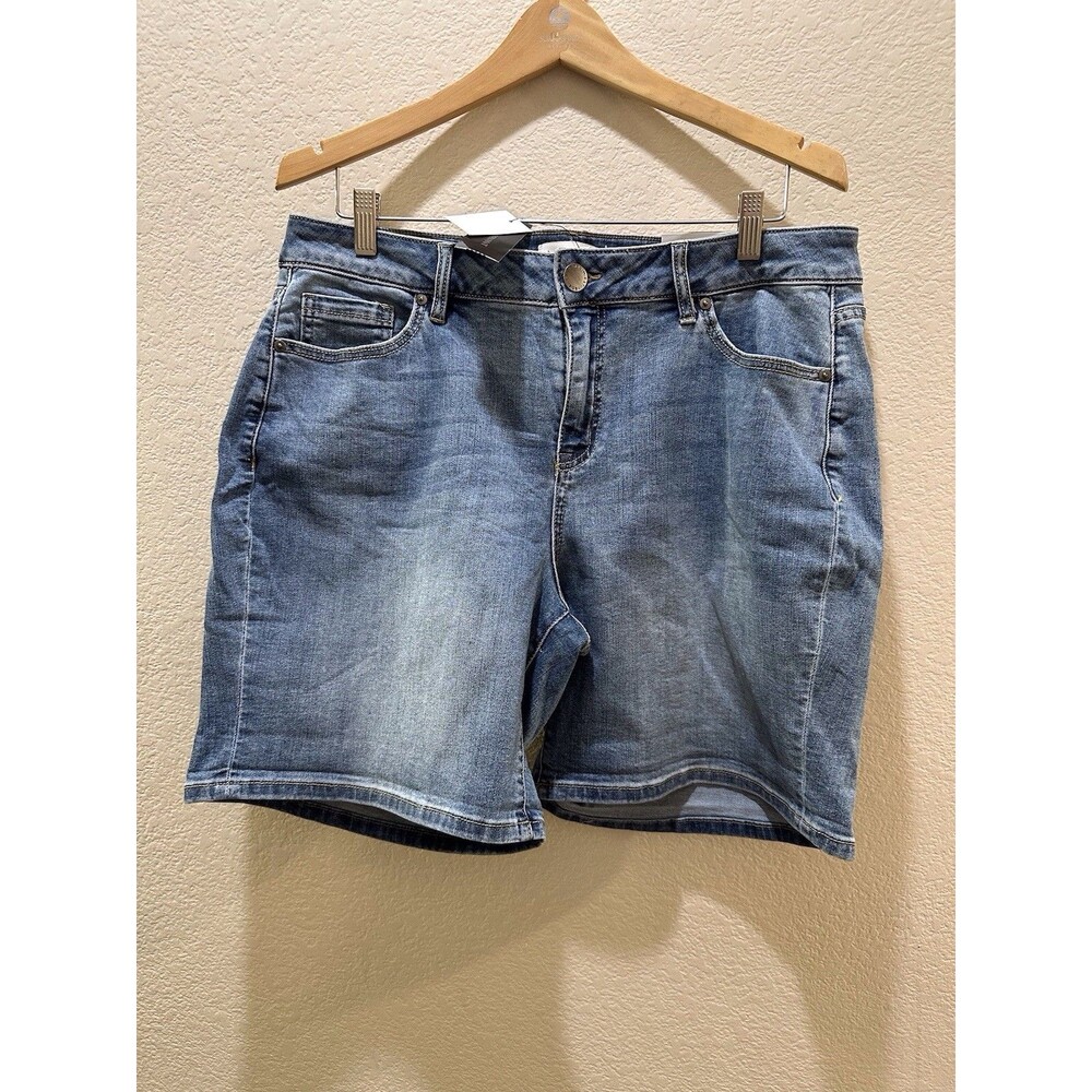 Lane Bryant Denim Mid-Rise Essential Stretch Girlfriend Shorts Size 14 NWT